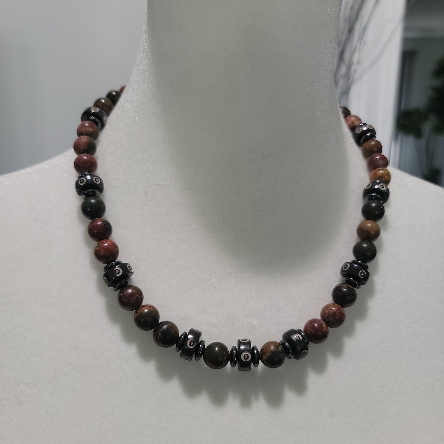 Collar de jaspe y hueso de Picasso