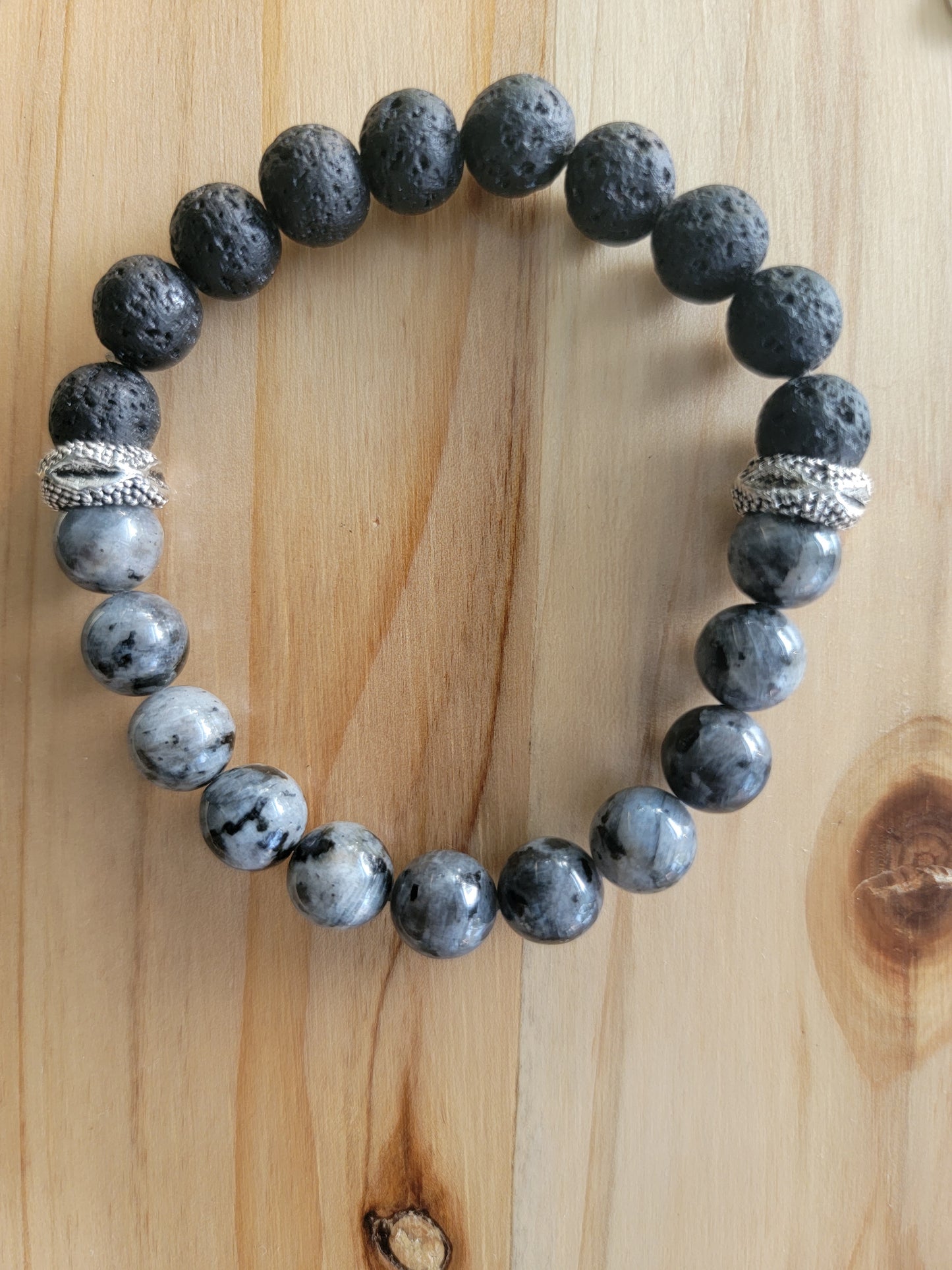 Pulsera de piedras preciosas de lava negra y larvikita