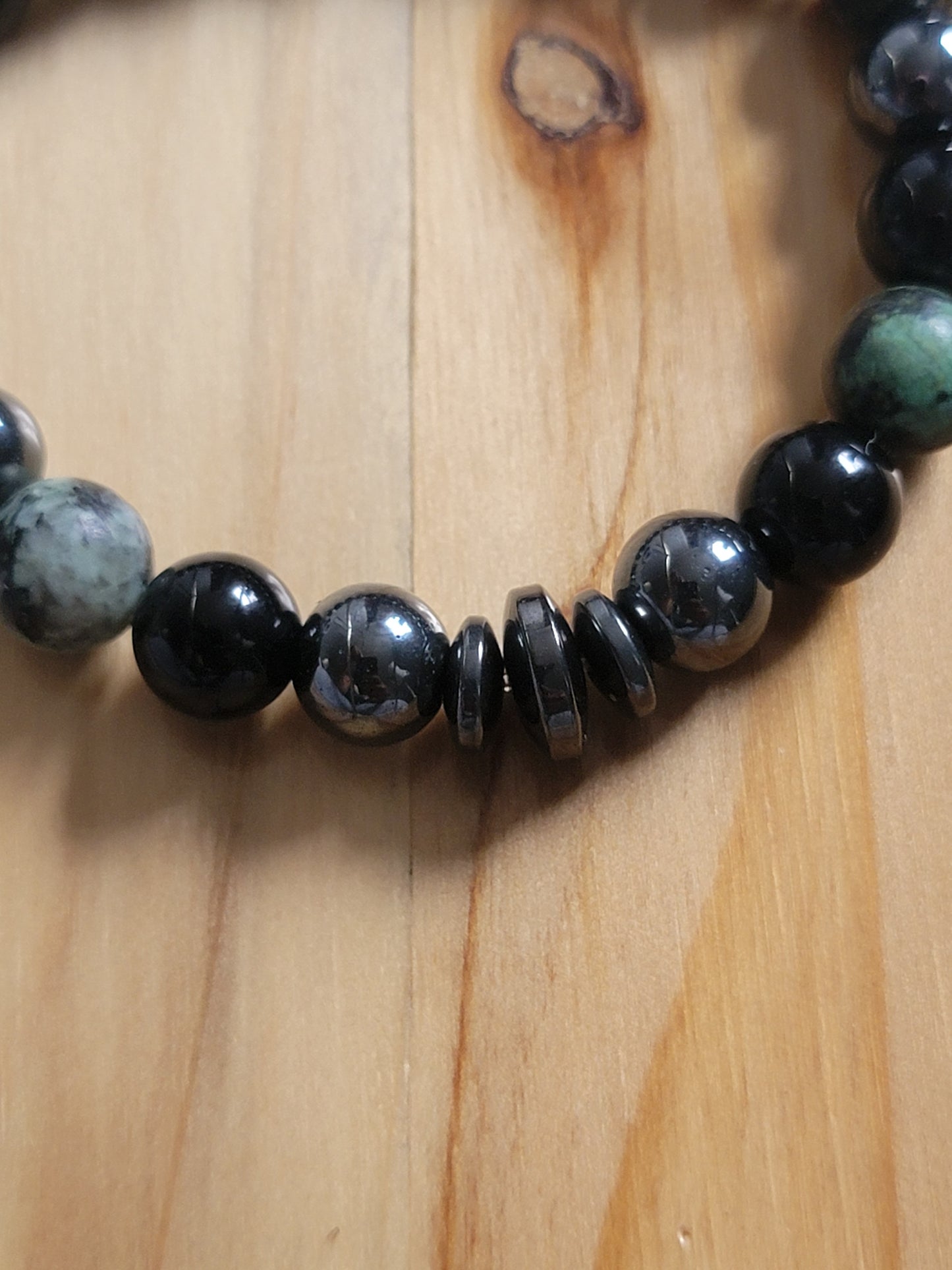 Pulsera de cuentas de ónix, hematita y turquesa africana