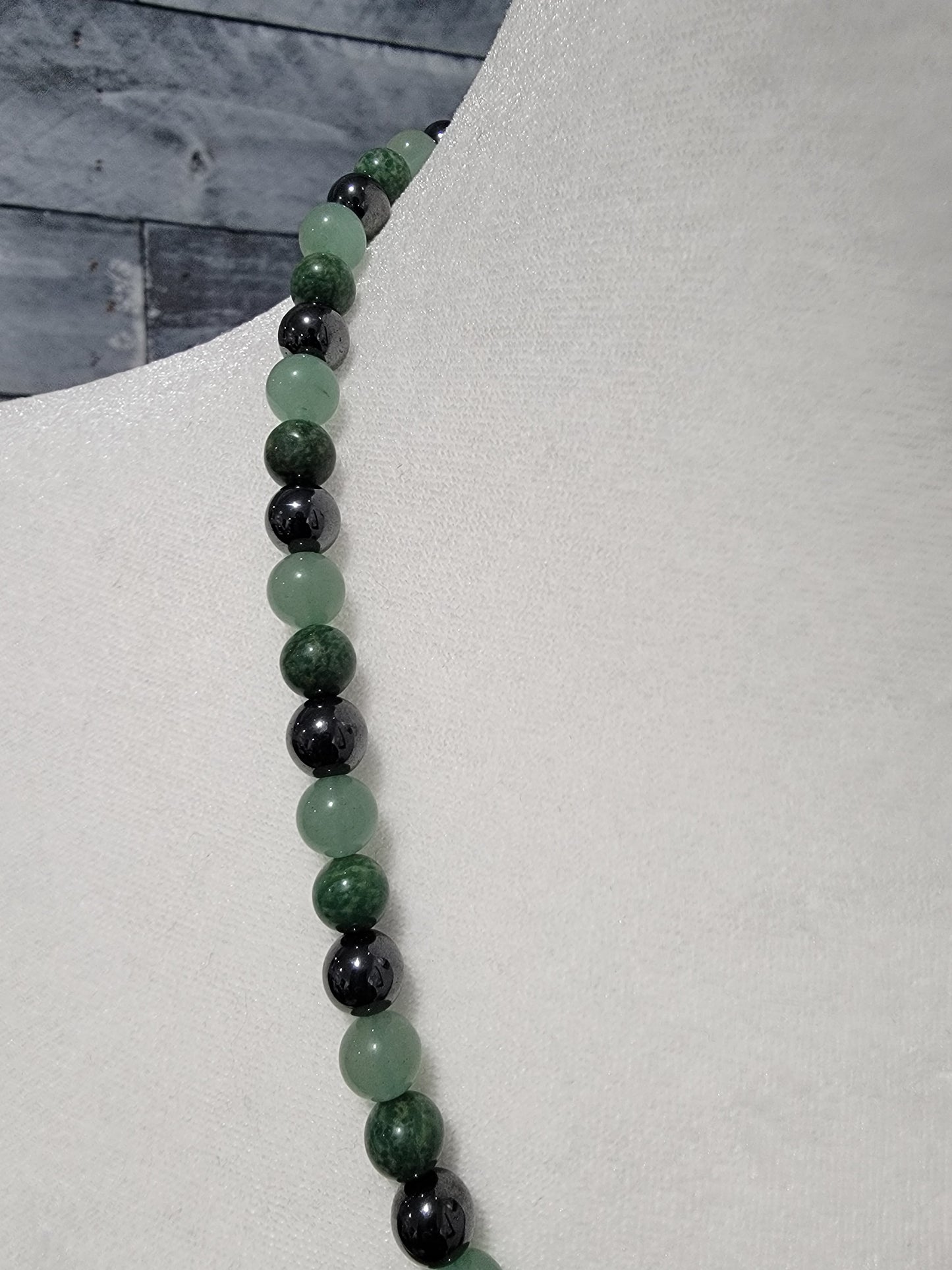Collar de hematita, jaspe africano y aventurina verde