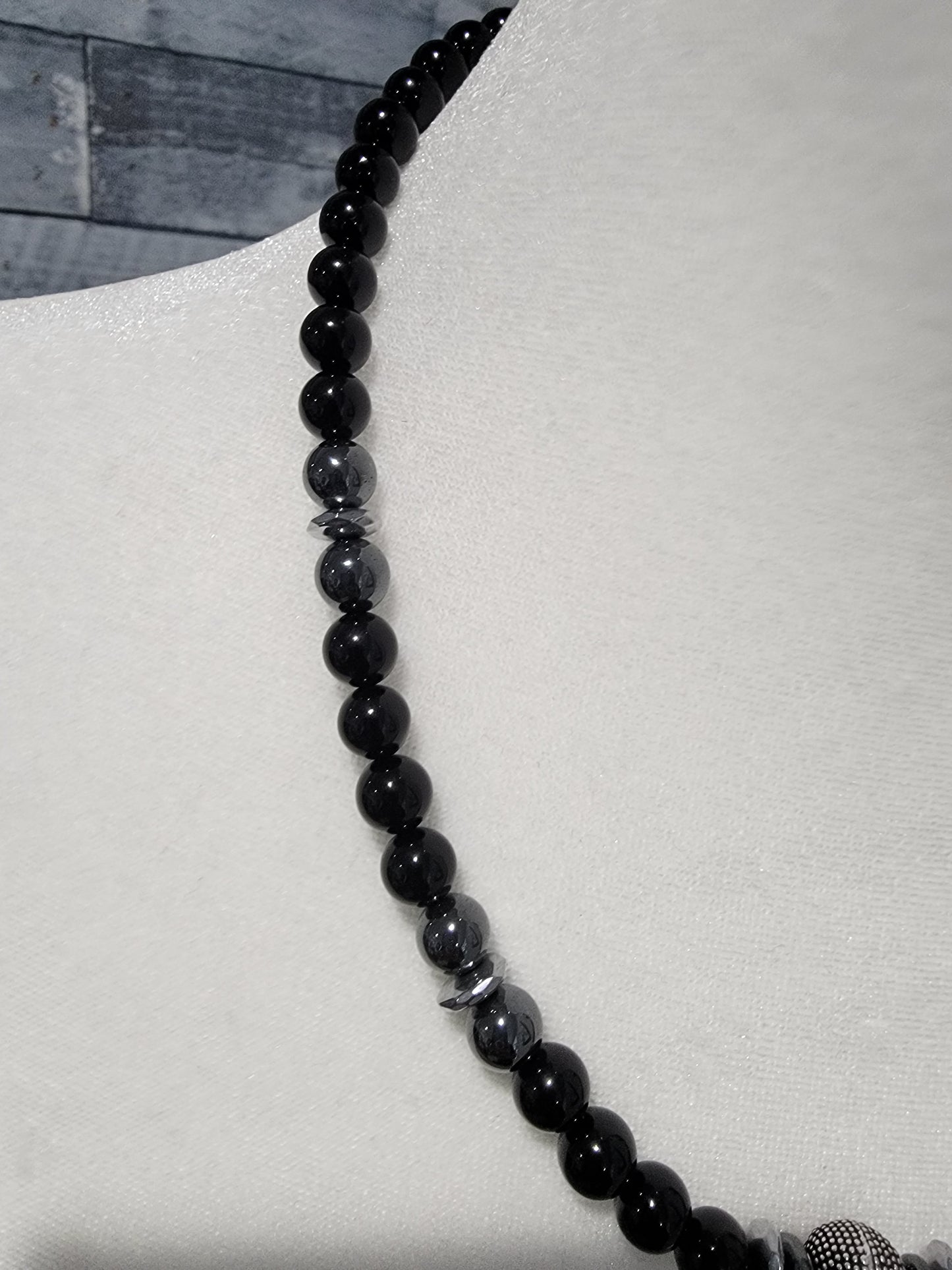 Collar de ónix negro y hematita