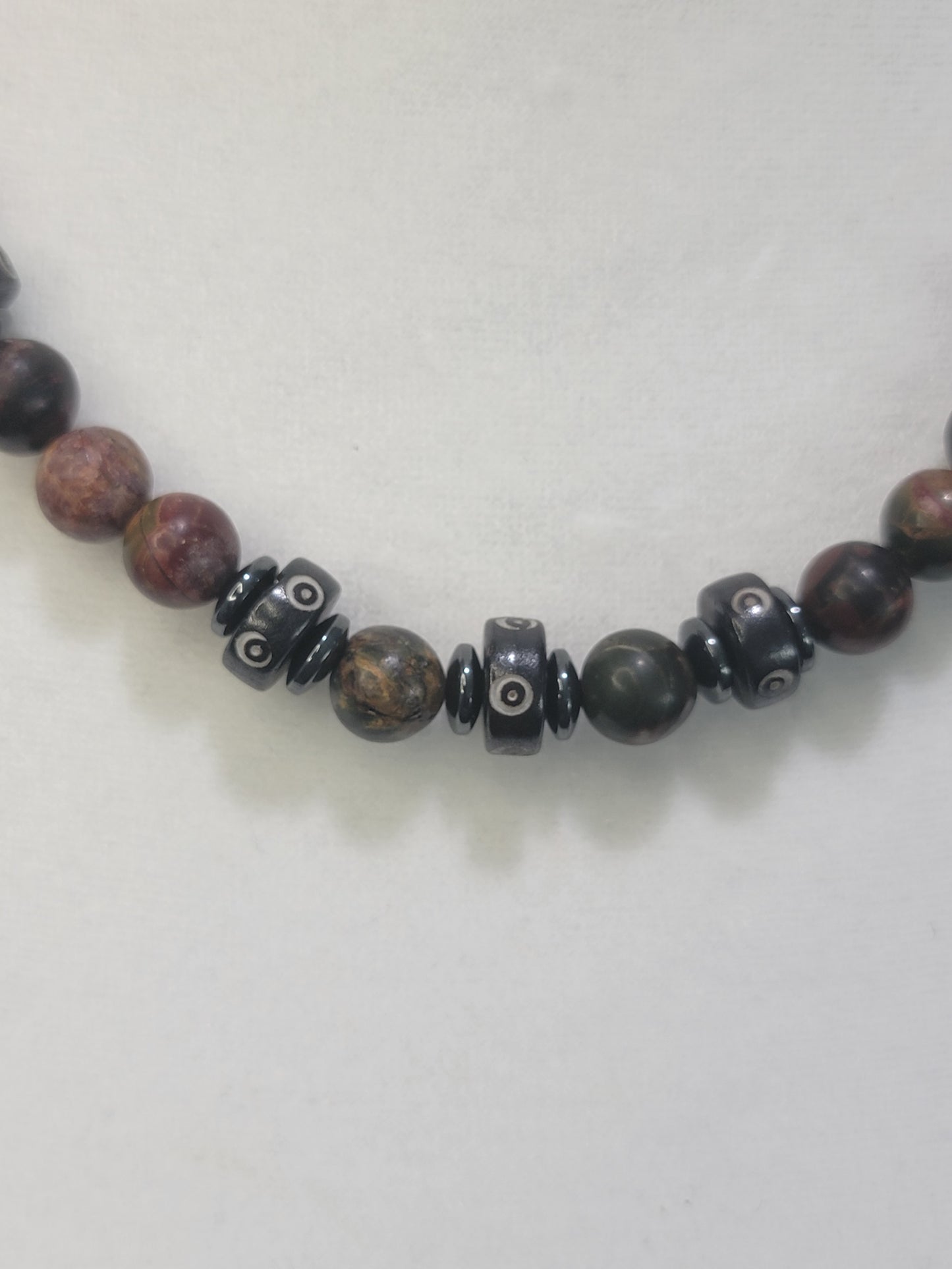 Collar de jaspe y hueso de Picasso