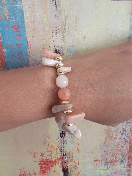 Pulsera de piedras preciosas con punta de piedra solar